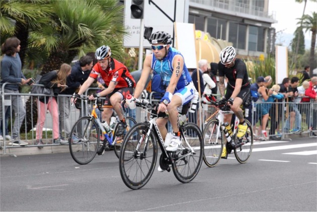 Les programmes les plus intenses imposent des courses cyclistes entre 150 km et 200 km